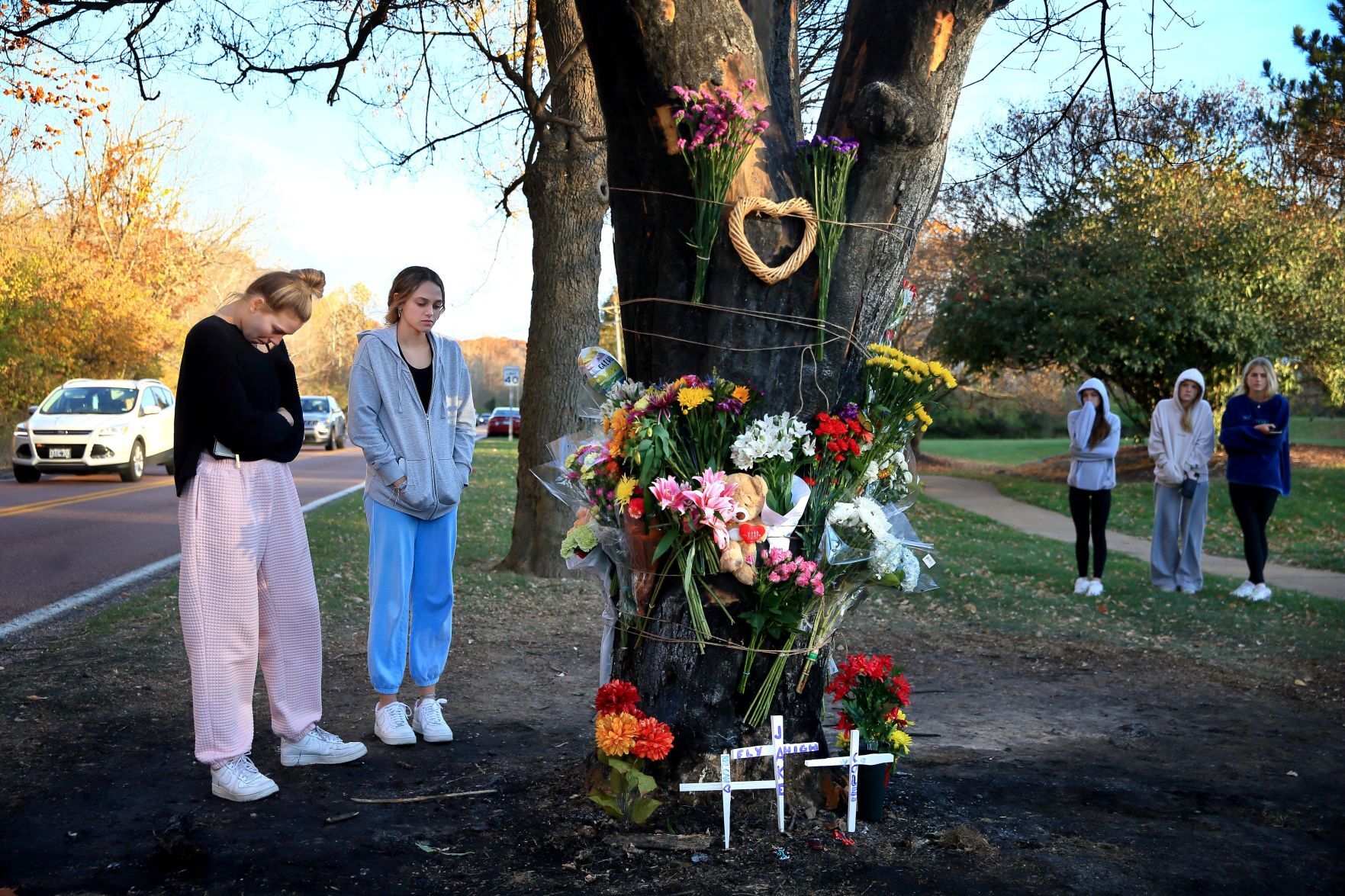 Three teens die in car crash